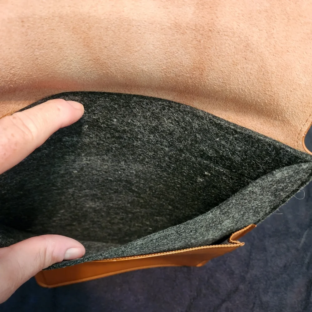 Leather tablet/computer sleeve